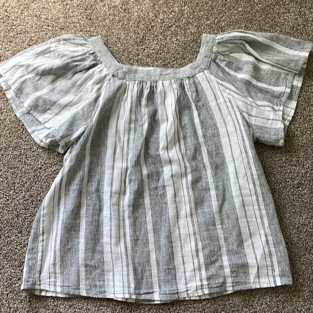 Banana Republic bell sleeve stripped top XS